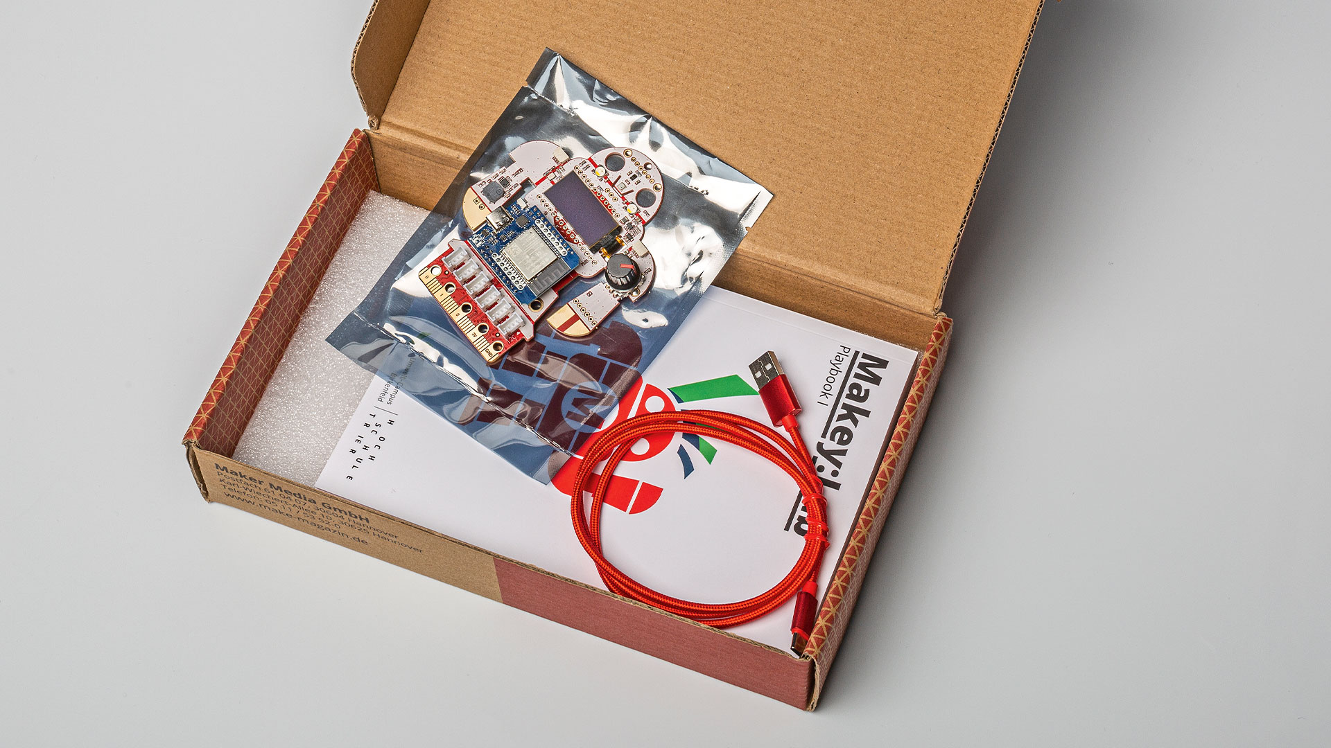 Sofort loslegen: Makey:Lab kommt zusammen mit Playbook und passendem USB-Kabel.
